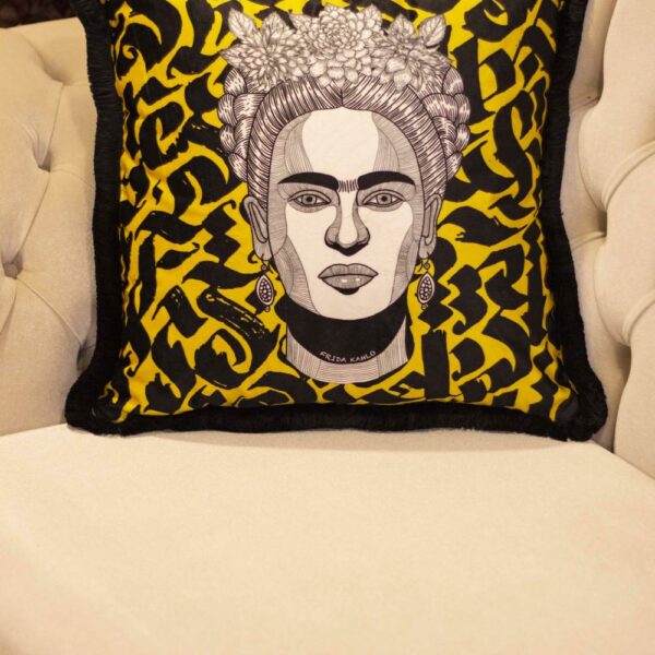 Déco & Co. | Frida Kahlo Pillow – EY286